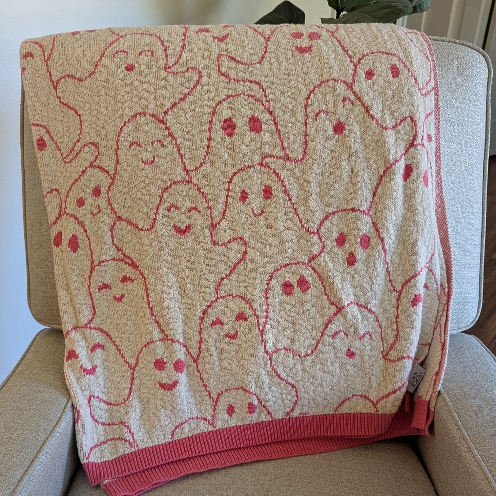 Pink and Cream Ghost Pattern Goblin And Ghoul Blanket